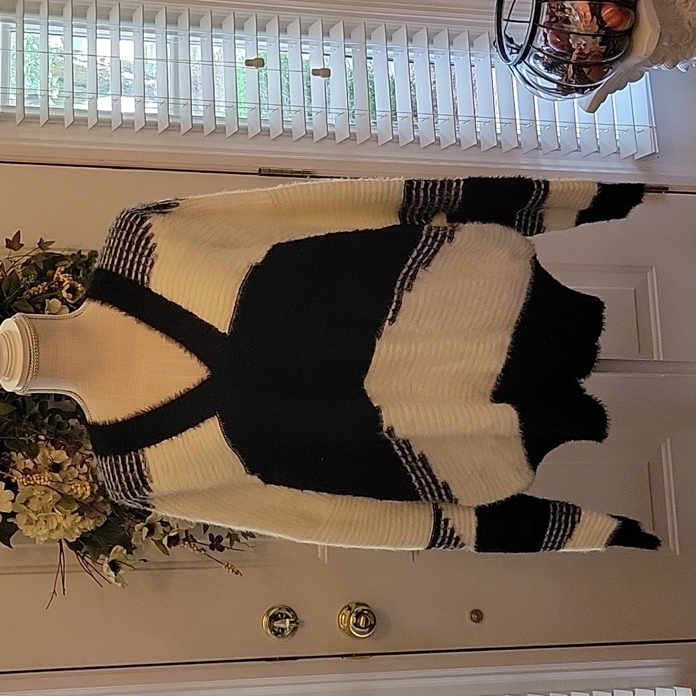 Knox Rose black white fuzzy V neck ragland/ long sleeve pullover sweater XL New…